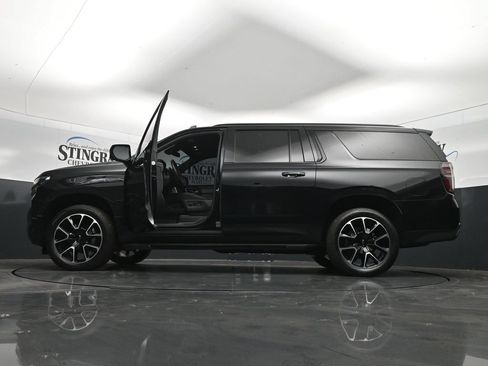 Used 2024 Chevrolet Suburban RST w/ Luxury Package RWD image 29