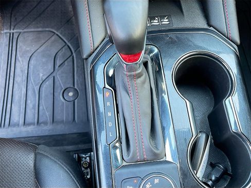 Used 2024 Chevrolet Blazer RS w/ Enhanced Convenience Package image 17