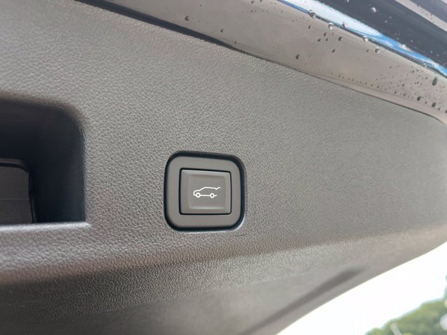 New 2027 Chevrolet Traverse RS w/ LPO, Floor Liner Package FWD image 9