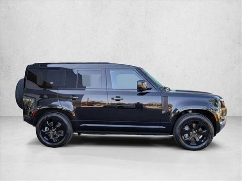 Used 2023 Land Rover Defender 110 X-Dynamic SE AWD/4WD image 4