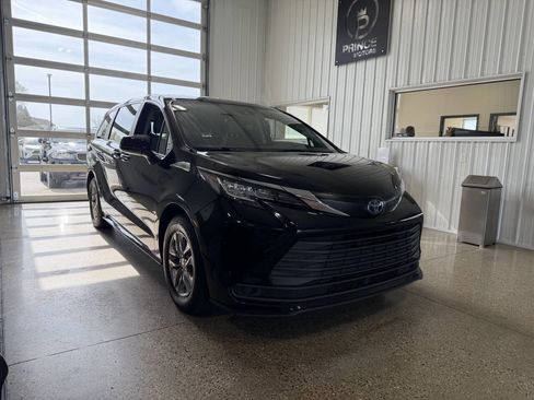 Used 2022 Toyota Sienna LE AWD/4WD image 6