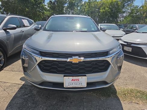 Used 2025 Chevrolet Trax LT w/ LT Convenience Package FWD image 7
