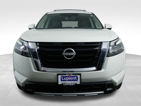Used 2023 Nissan Pathfinder SL w/ SL Premium Package AWD/4WD image 3