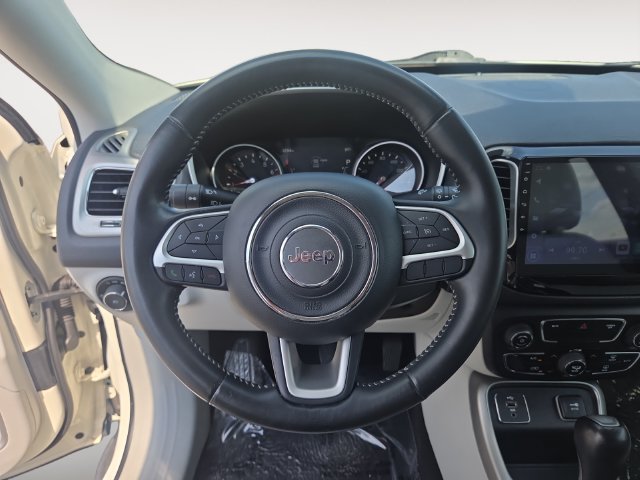Used 2018 Jeep Compass Latitude w/ Popular Equipment Group FWD image 12