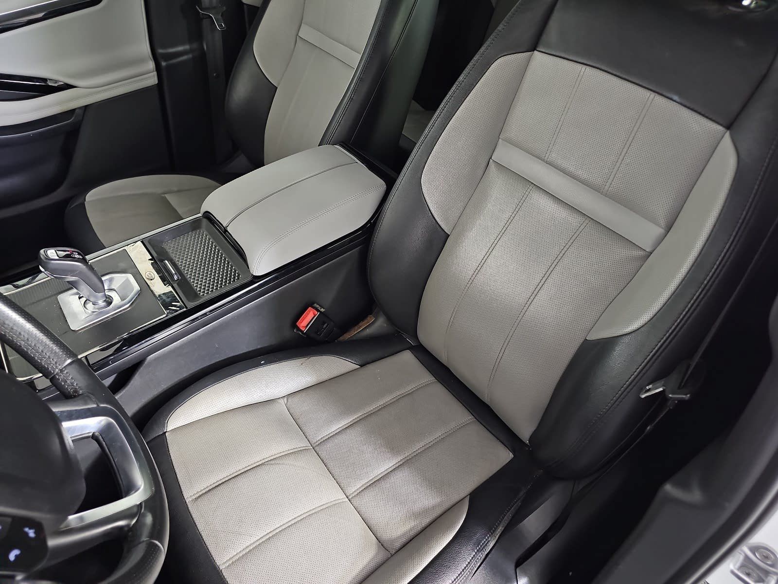 Used 2020 Land Rover Range Rover Evoque R-Dynamic S AWD/4WD image 14