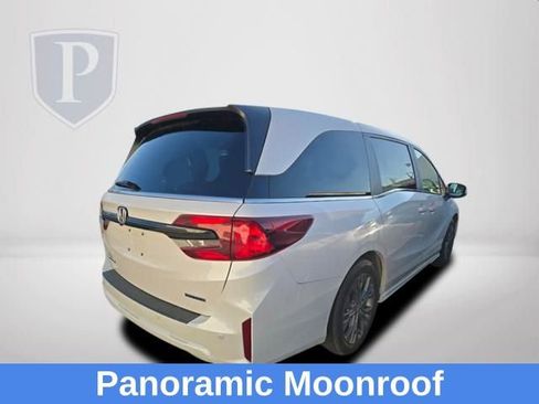 Used 2025 Honda Odyssey Touring image 4
