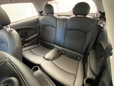 Used 2022 MINI Cooper 2-Door Hardtop image 17