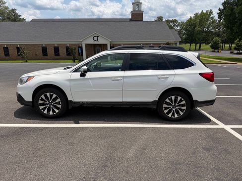 Used 2016 Subaru Outback 2.5i Limited AWD/4WD image 3