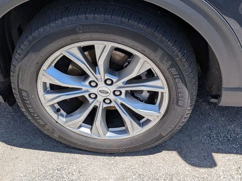 Used 2023 Ford Explorer XLT w/ Equipment Group 202A AWD/4WD image 6