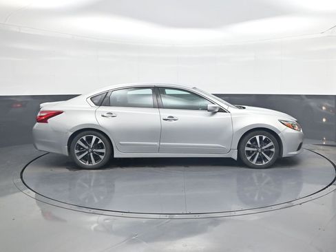 Used 2016 Nissan Altima 2.5 SR image 8