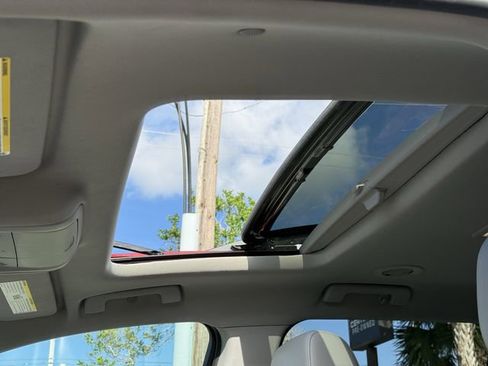 Used 2019 GMC Acadia SLT AWD/4WD image 16