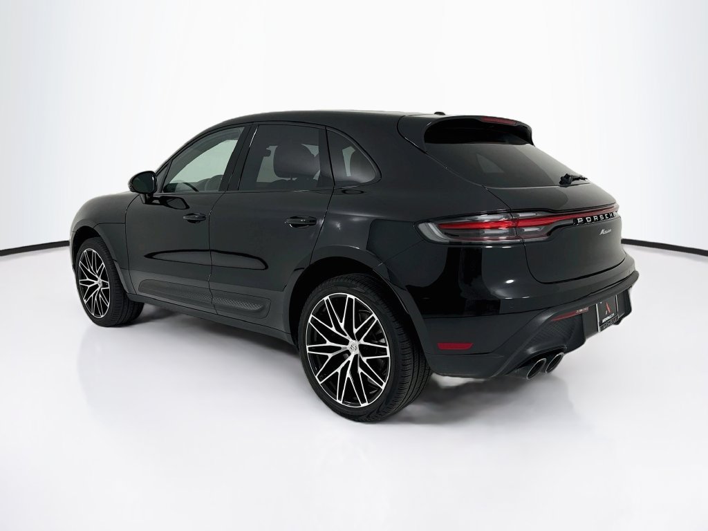 Certified 2026 Porsche Macan AWD/4WD image 3