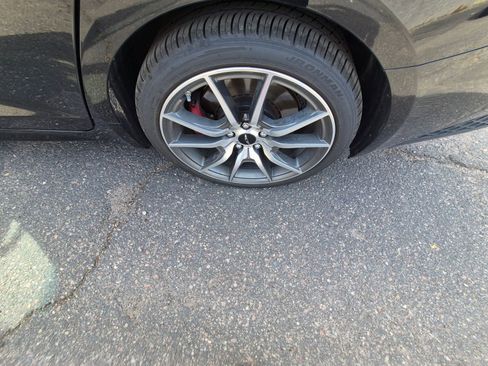 Used 2025 Genesis G70 2.5T image 11