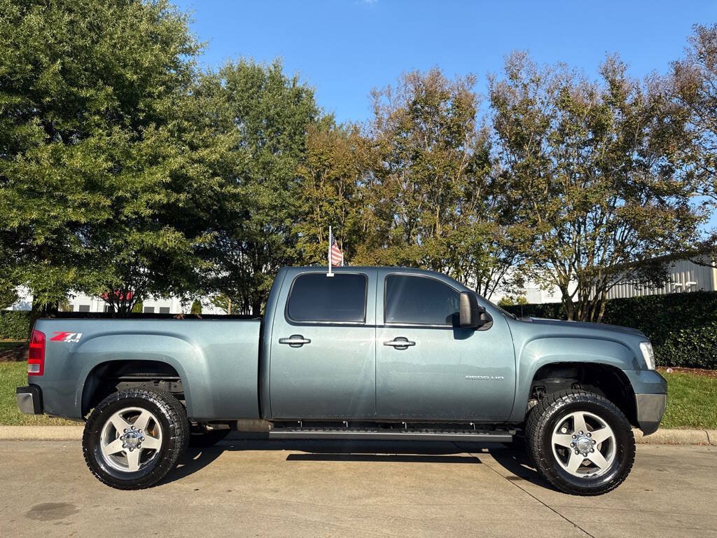 Used 2013 GMC Sierra 2500 SLT w/ SLT Convenience Package AWD/4WD image 2