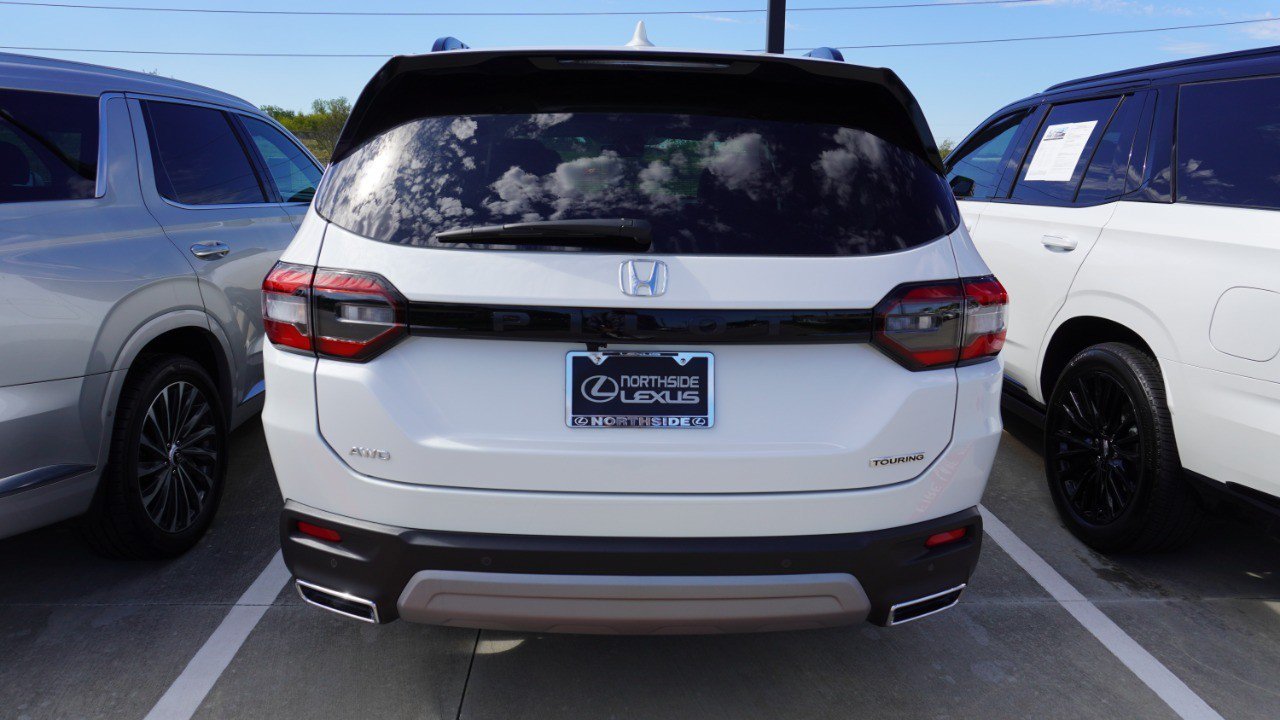 Used 2025 Honda Pilot Touring image 5