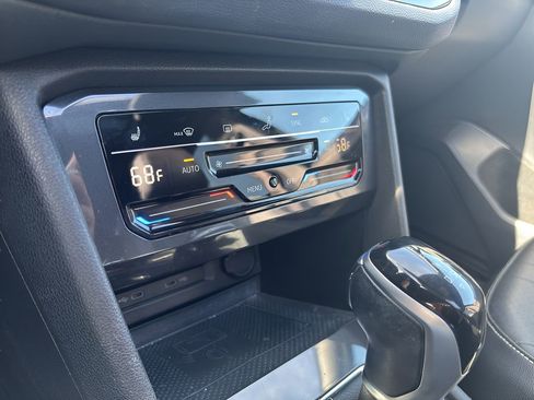 Used 2022 Volkswagen Tiguan SE R-Line image 18