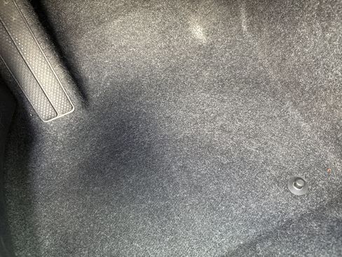 Used 2025 Volvo XC40 B5 Plus image 17