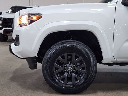 Used 2022 Toyota Tacoma SR5 image 5