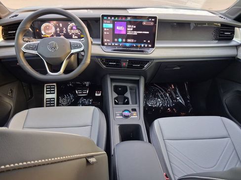 New 2026 Volkswagen Tiguan SE R-Line image 6