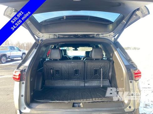 Used 2023 Chevrolet Traverse RS w/ LPO, Floor Liner Package image 15