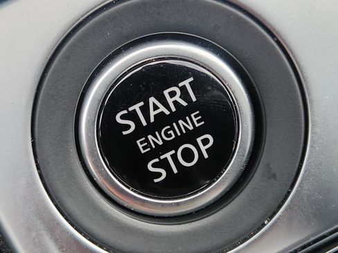 Used 2025 Nissan Sentra SR w/ Trunk Package FWD image 22