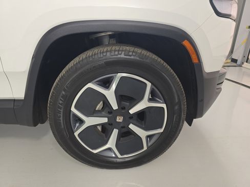 Used 2024 Rivian R1T Adventure AWD/4WD image 11