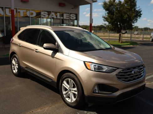 Used 2020 Ford Edge SEL w/ Cold Weather Package AWD/4WD image 3
