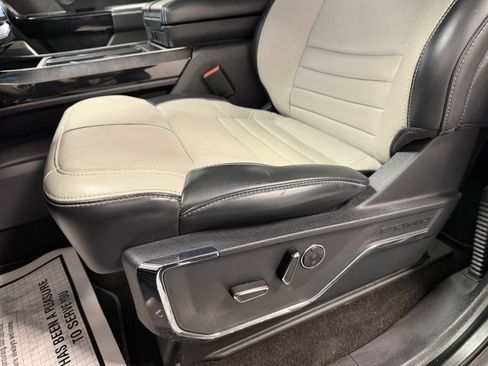 Used 2022 Ford F150 Lightning Platinum image 25