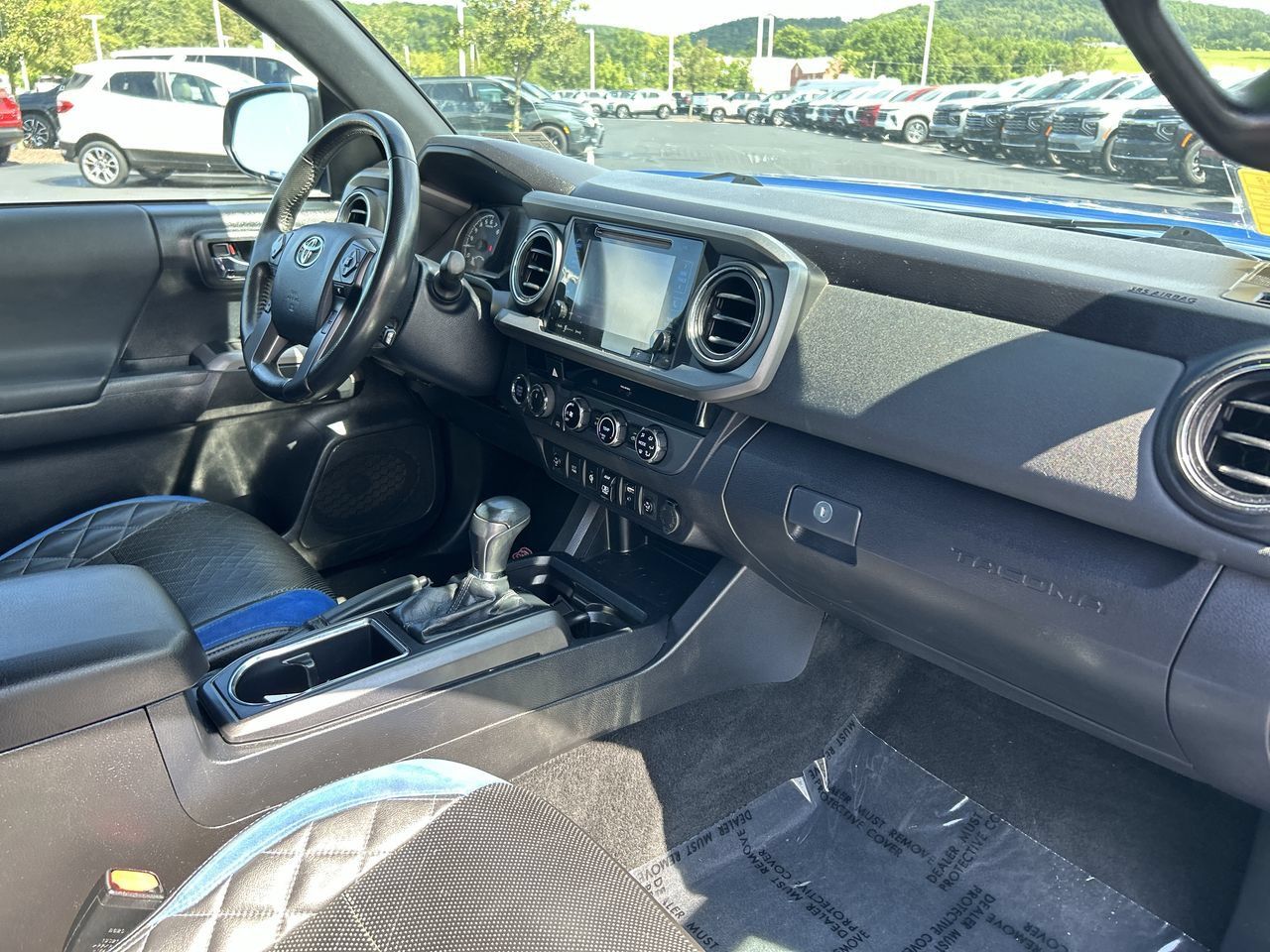 Used 2018 Toyota Tacoma TRD Off-Road w/ Exterior Package AWD/4WD image 17