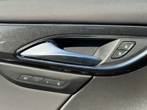 Used 2025 Buick Envision Preferred image 21