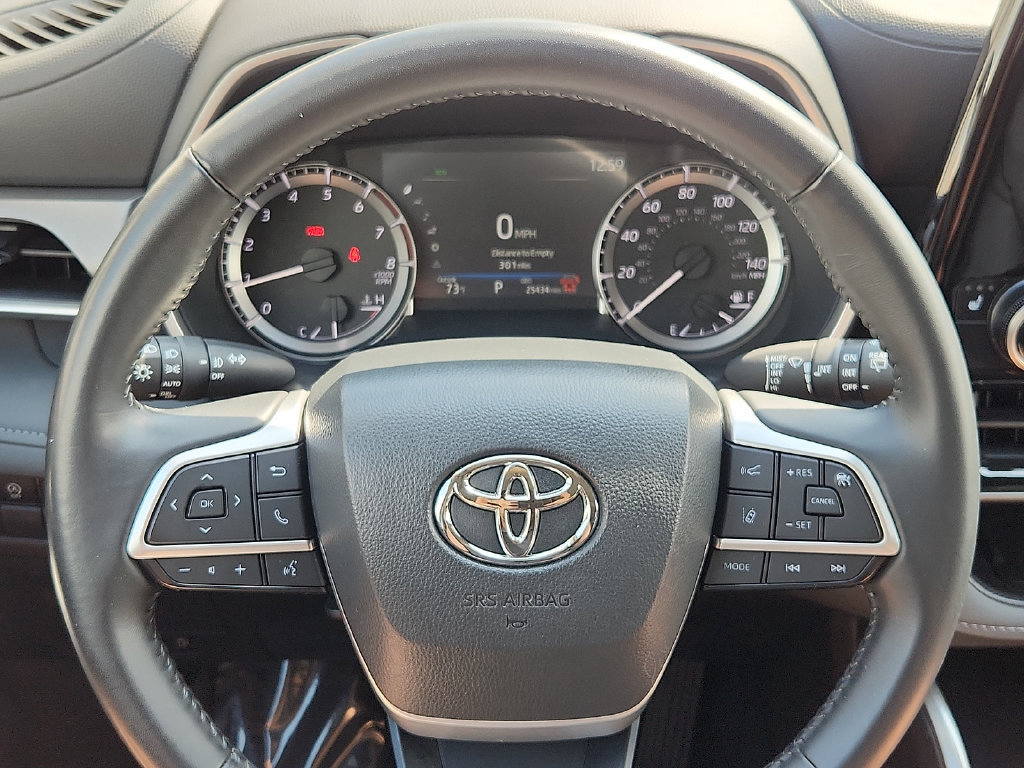 Certified 2025 Toyota Highlander XLE AWD/4WD image 22
