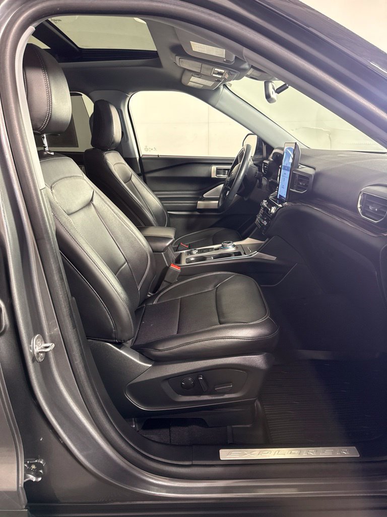 Used 2023 Ford Explorer Limited w/ Limited Technology Package AWD/4WD image 19