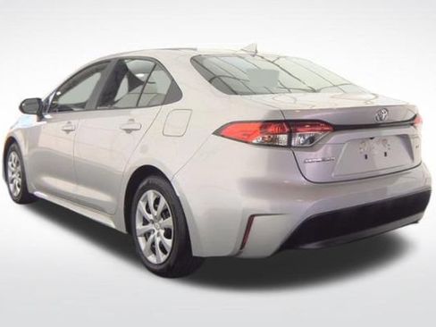 Used 2024 Toyota Corolla LE FWD image 11