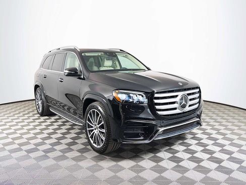 Used 2024 Mercedes-Benz GLS 580 4MATIC image 3