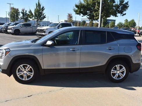 Used 2024 GMC Terrain SLE image 9