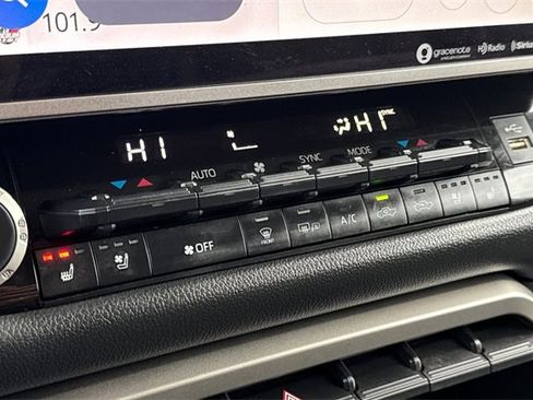 Used 2023 Toyota Tundra Limited image 28