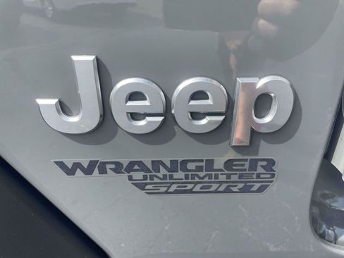 Used 2019 Jeep Wrangler Unlimited Sport S AWD/4WD image 12
