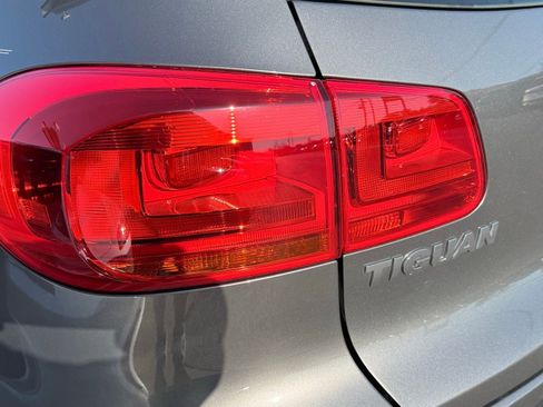Used 2017 Volkswagen Tiguan Limited w/ Alloy Wheels Package AWD/4WD image 13