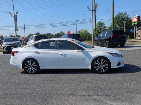 Used 2019 Nissan Altima 2.5 SR FWD image 10