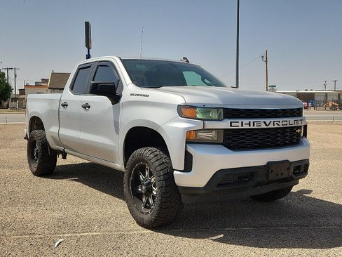 Used 2020 Chevrolet Silverado 1500 Custom w/ Custom Value Package RWD image 4