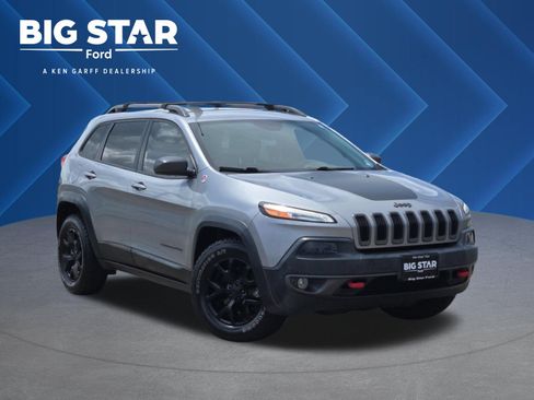 Used 2016 Jeep Cherokee Trailhawk w/ Comfort/Convenience Group AWD/4WD image 1