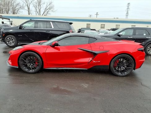 Used 2024 Chevrolet Corvette Z06 w/ Chrome Exterior Badge Package image 2