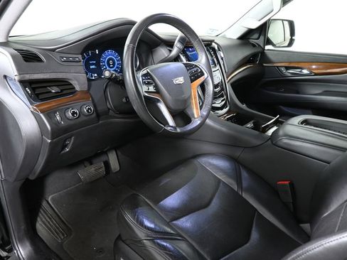 Used 2020 Cadillac Escalade Premium Luxury w/ Escalade Sport Edition image 4