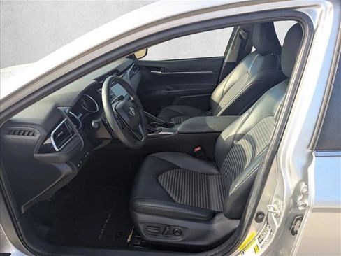 Used 2018 Toyota Camry LE image 7