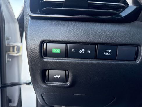 Certified 2025 Nissan Sentra SR w/ SR Premium Package image 20