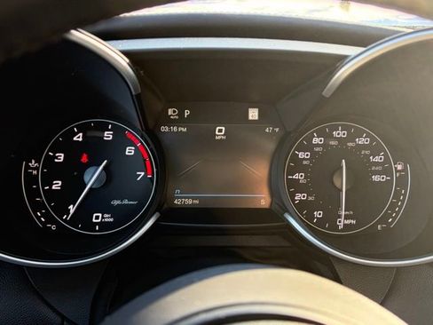 Used 2022 Alfa Romeo Giulia Veloce image 26
