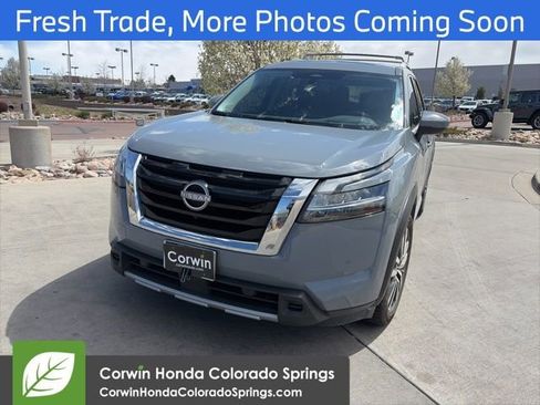 Used 2024 Nissan Pathfinder Platinum image 5
