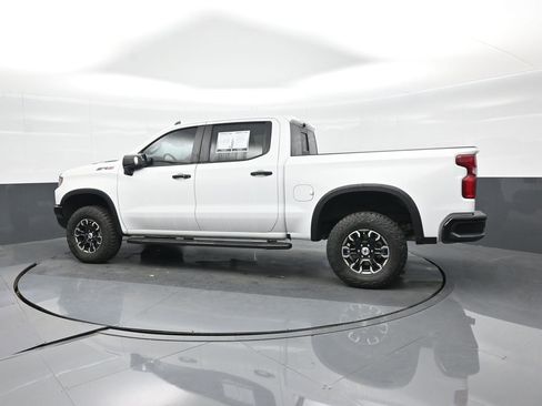 Used 2025 Chevrolet Silverado 1500 ZR2 w/ Technology Package image 9