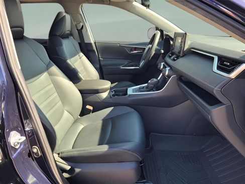 Used 2021 Toyota RAV4 XLE Premium image 20