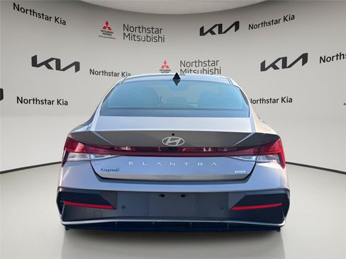 Used 2024 Hyundai Elantra Limited FWD image 4